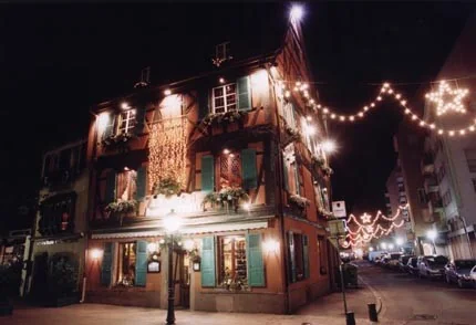 La maison illuminée la nuit